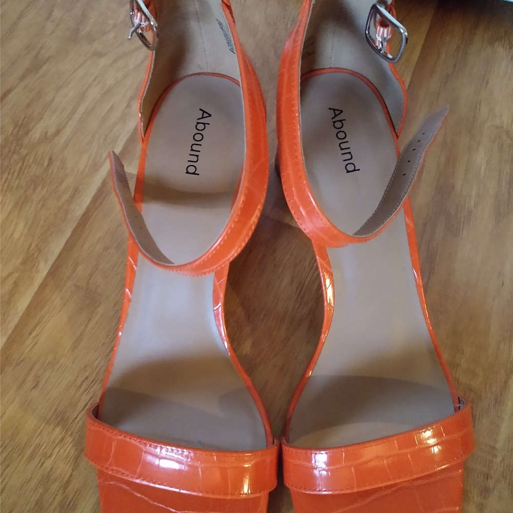 Chunky heels sandals